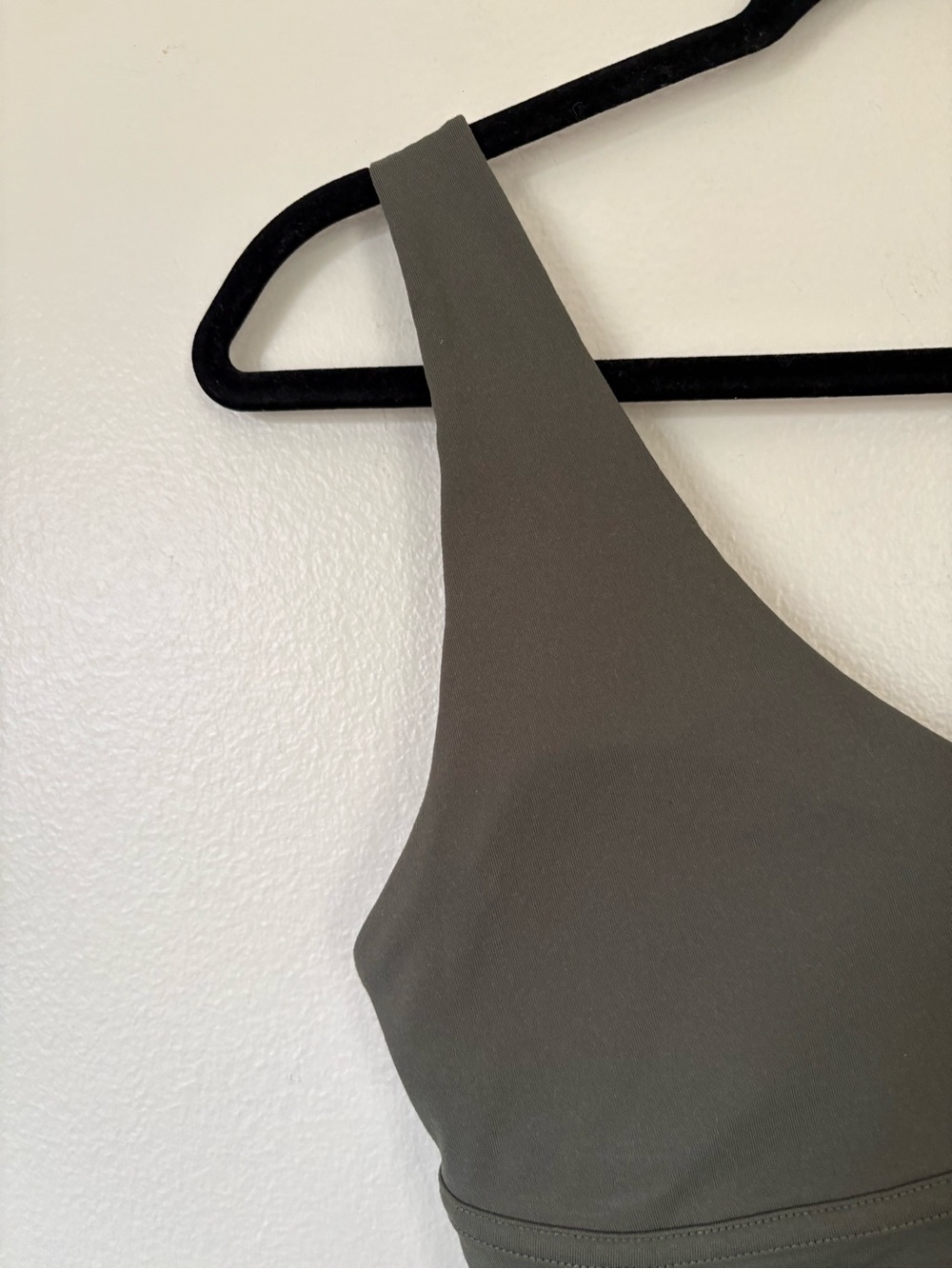 Fabletics All Day Every Day Bra Utility Green - Picture 4 of 13